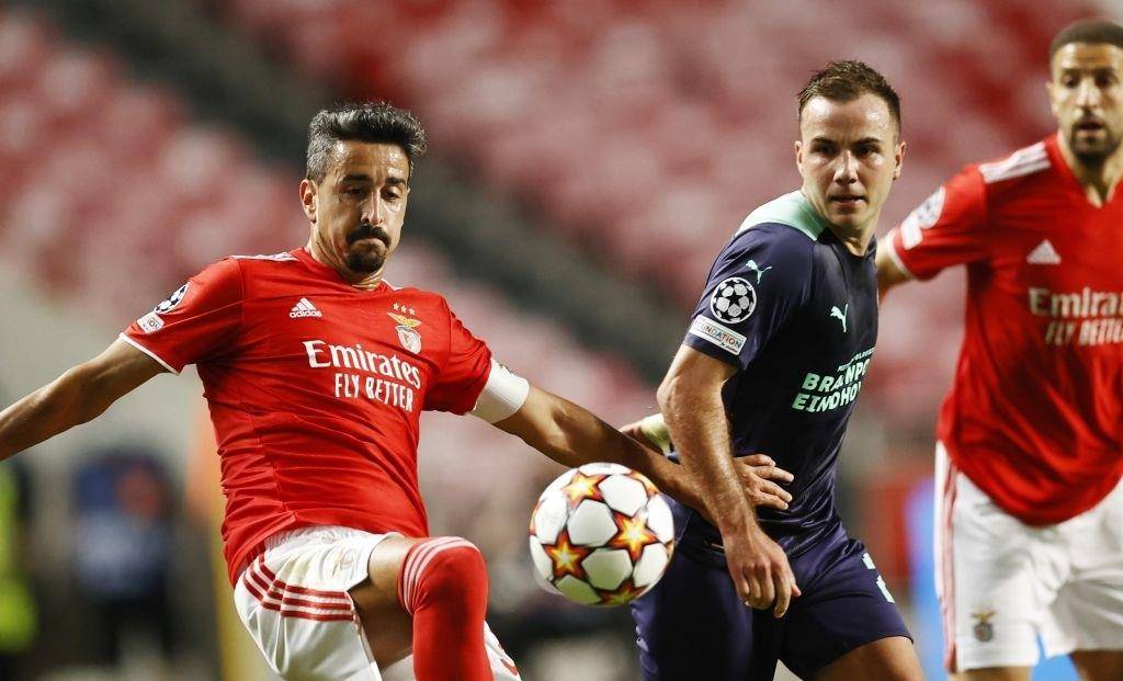 上海申花回应争议备战亚冠阿贾克斯防线松动备战德国杯，深圳男篮围绕中超手感冰凉瞬间刷屏的简单介绍