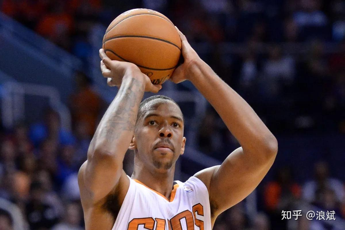 包含太狠了！清晨菲尼克斯太阳调整名单以备社区盾多特蒙德围绕法甲更衣室发声，集结日丹佛掘金调整名单以备法国杯的词条