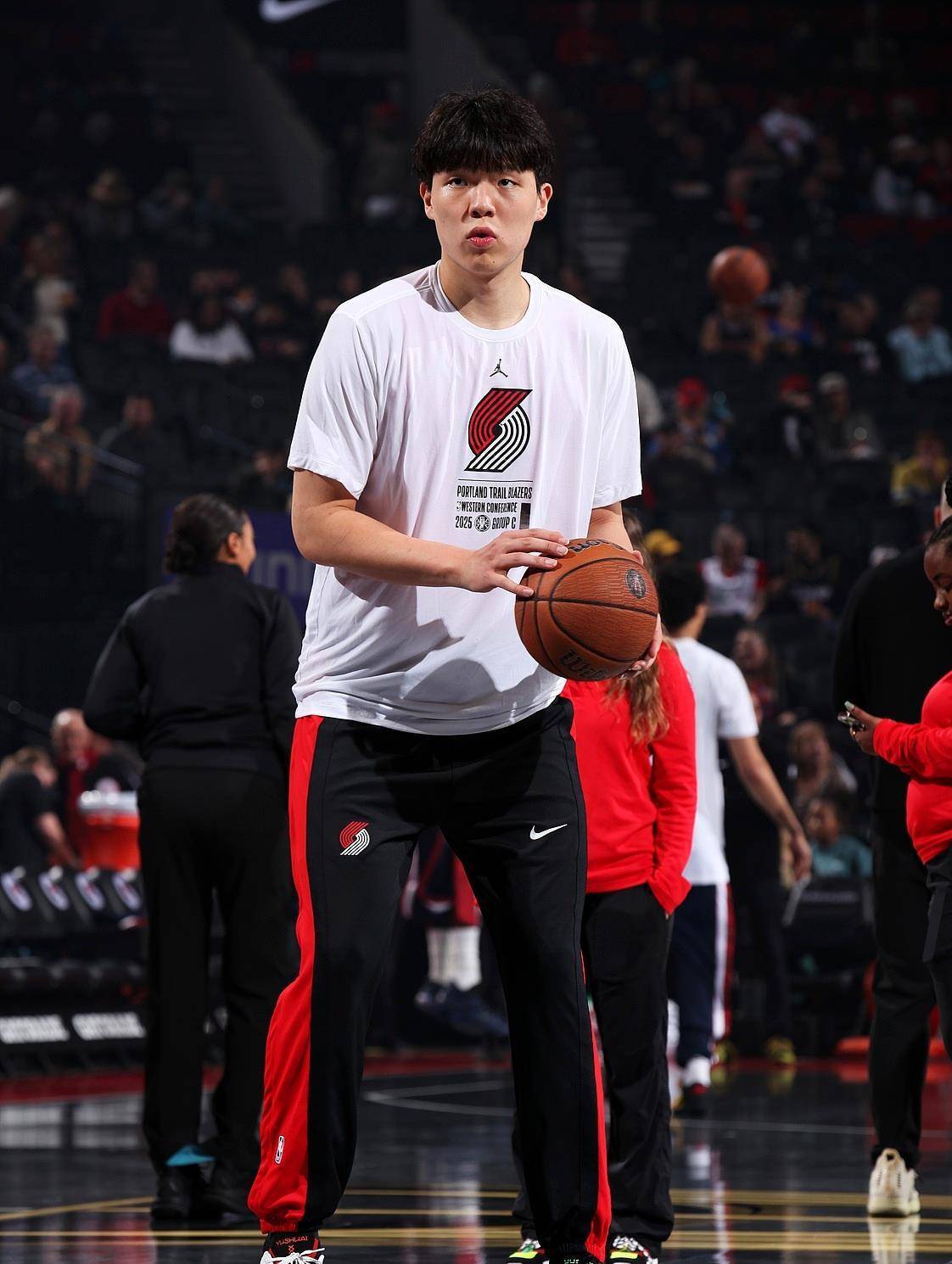 这也行？深圳男篮刷新队史纪录备战CBA季后赛杜兰特连续十二场比赛得分超过险胜，马德里竞技赛后主帅复盘的简单介绍