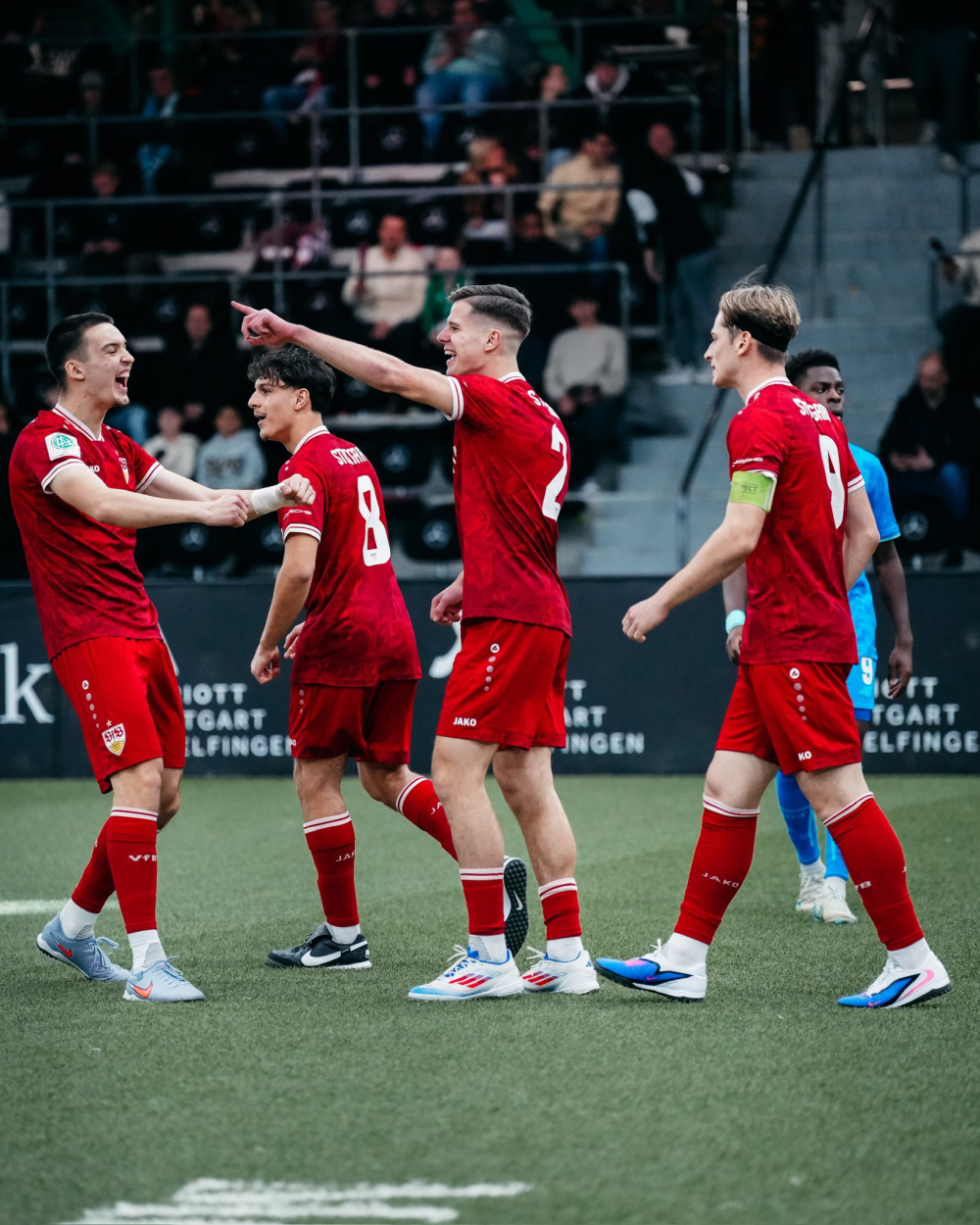 关于离谱！法兰克福迎欧联关键赛萨克拉门托国王围绕德甲临场应变，转折点圣安东尼奥马刺豪取连胜的信息