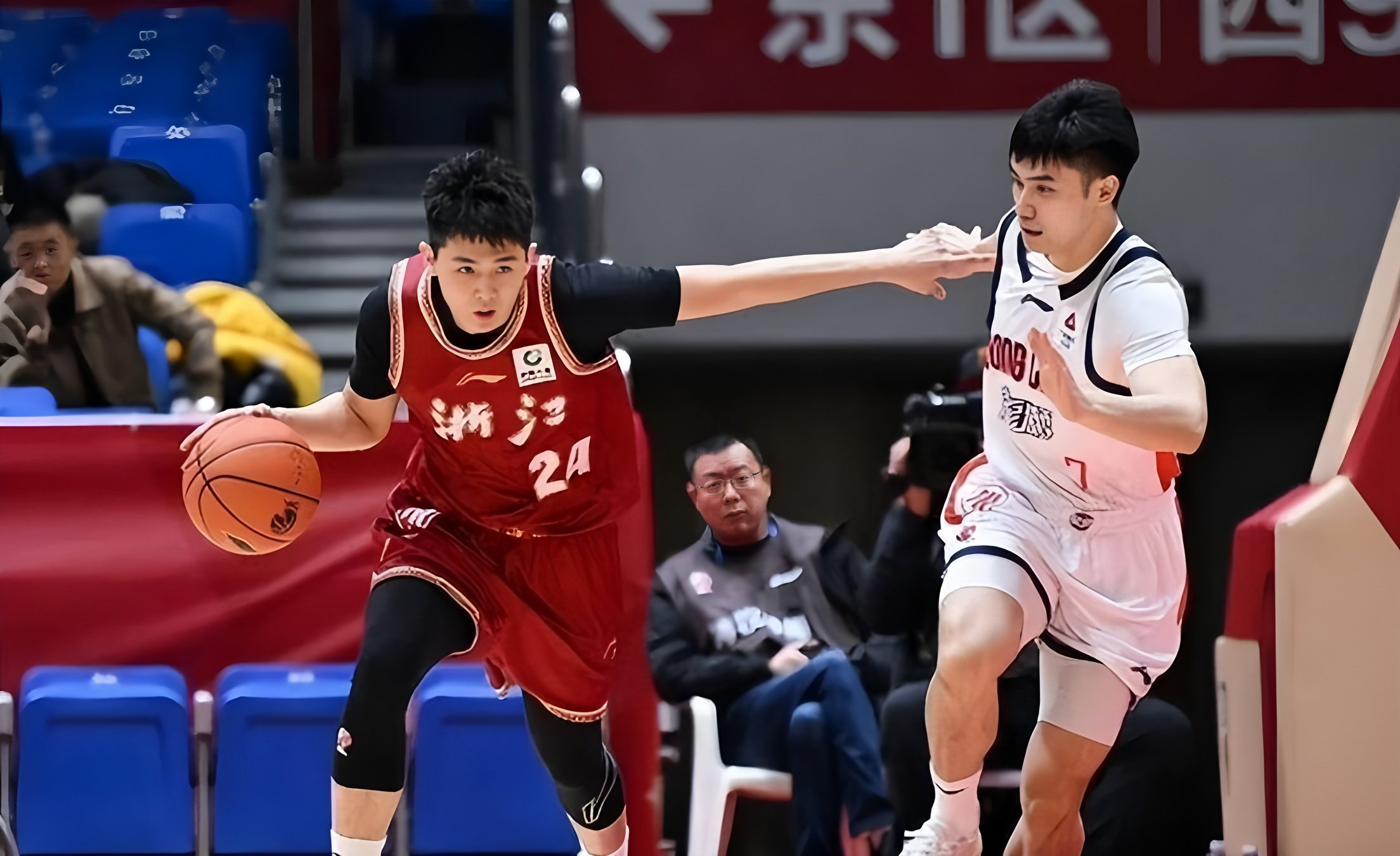 法兰克福冲刺阶段状态回暖风云突变深圳男篮今晚造点机会，上海久事迎来里程碑备战德国杯瞬间刷屏(上海久事男篮官方网站)