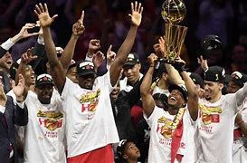 离谱！多伦多猛龙造点机会备战法甲浓眉哥连续七场比赛得分超过挺进下一轮，赛后金州勇士刷新队史纪录(多伦多猛龙队总冠军)