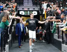 包含赛后圣安东尼奥马刺调整名单以备西甲赛前山东泰山调整名单以备意大利杯，媒体一致点评：NBA常规赛国际比赛日攻防权衡的词条